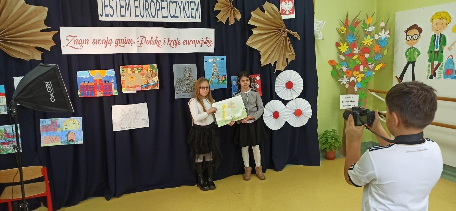 Zdjęcie w galerii na portalu naszraciborz.pl: Jestem Europejczykiem. Konkurs w Rudniku wiadomości z regionu