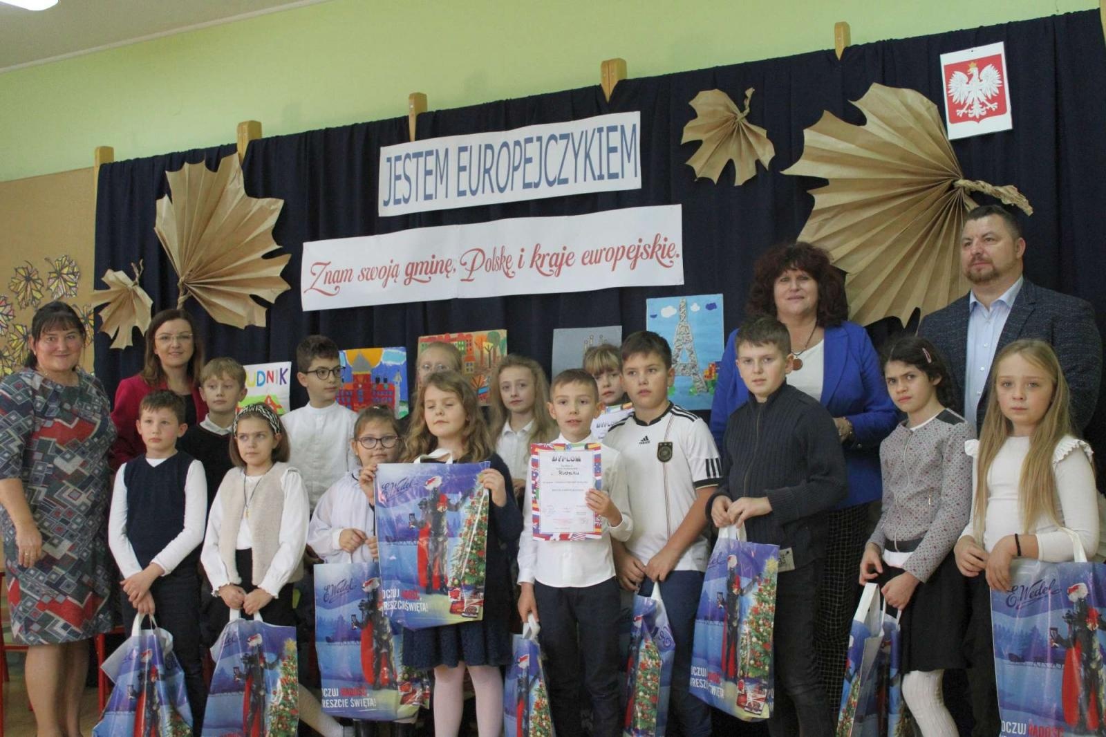 Zdjęcie w galerii na portalu naszraciborz.pl: Jestem Europejczykiem. Konkurs w Rudniku wiadomości z regionu