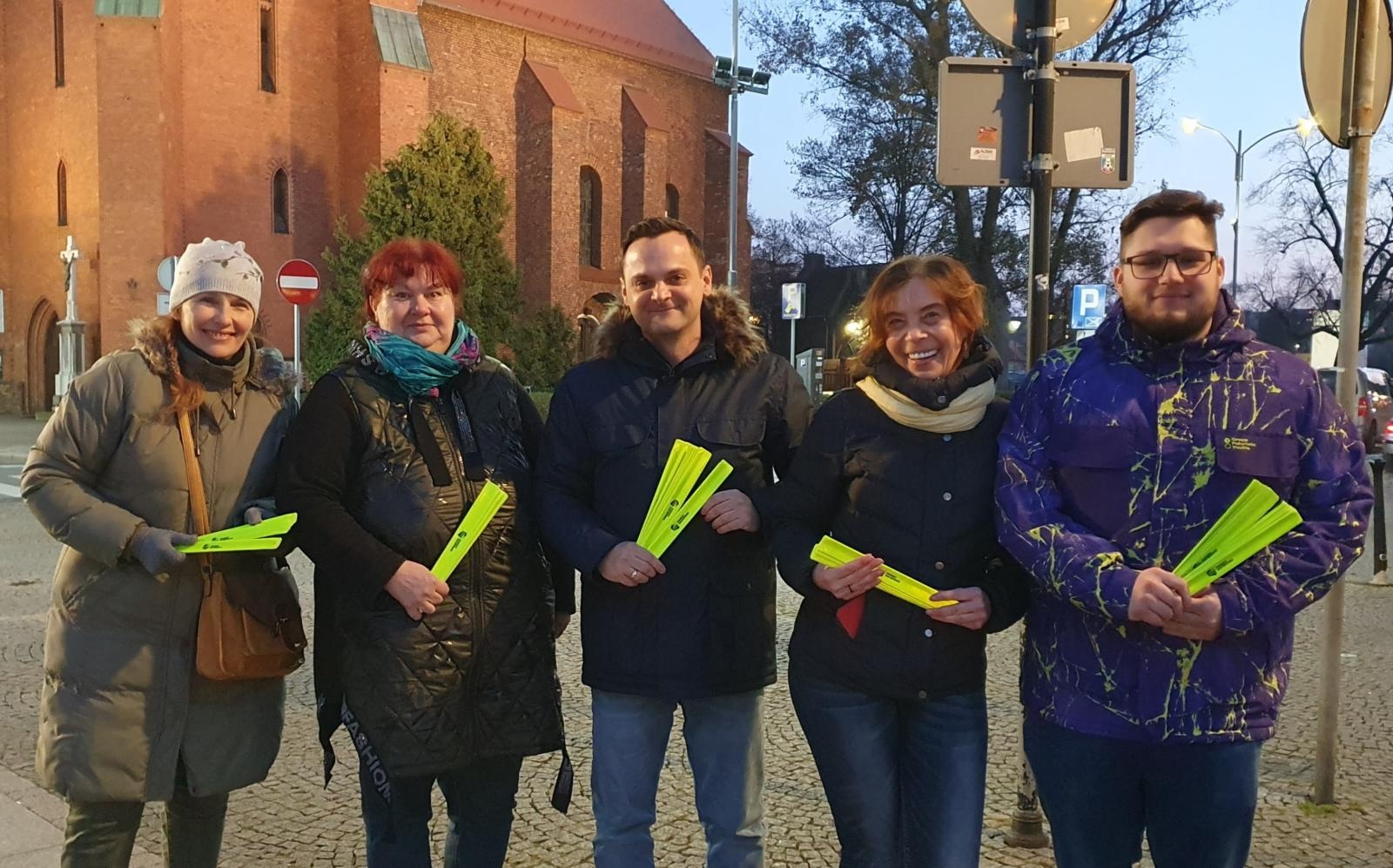 Zdjęcie w galerii na portalu naszraciborz.pl: Działacze Polski 2050 rozdawali odblaski wiadomości z regionu