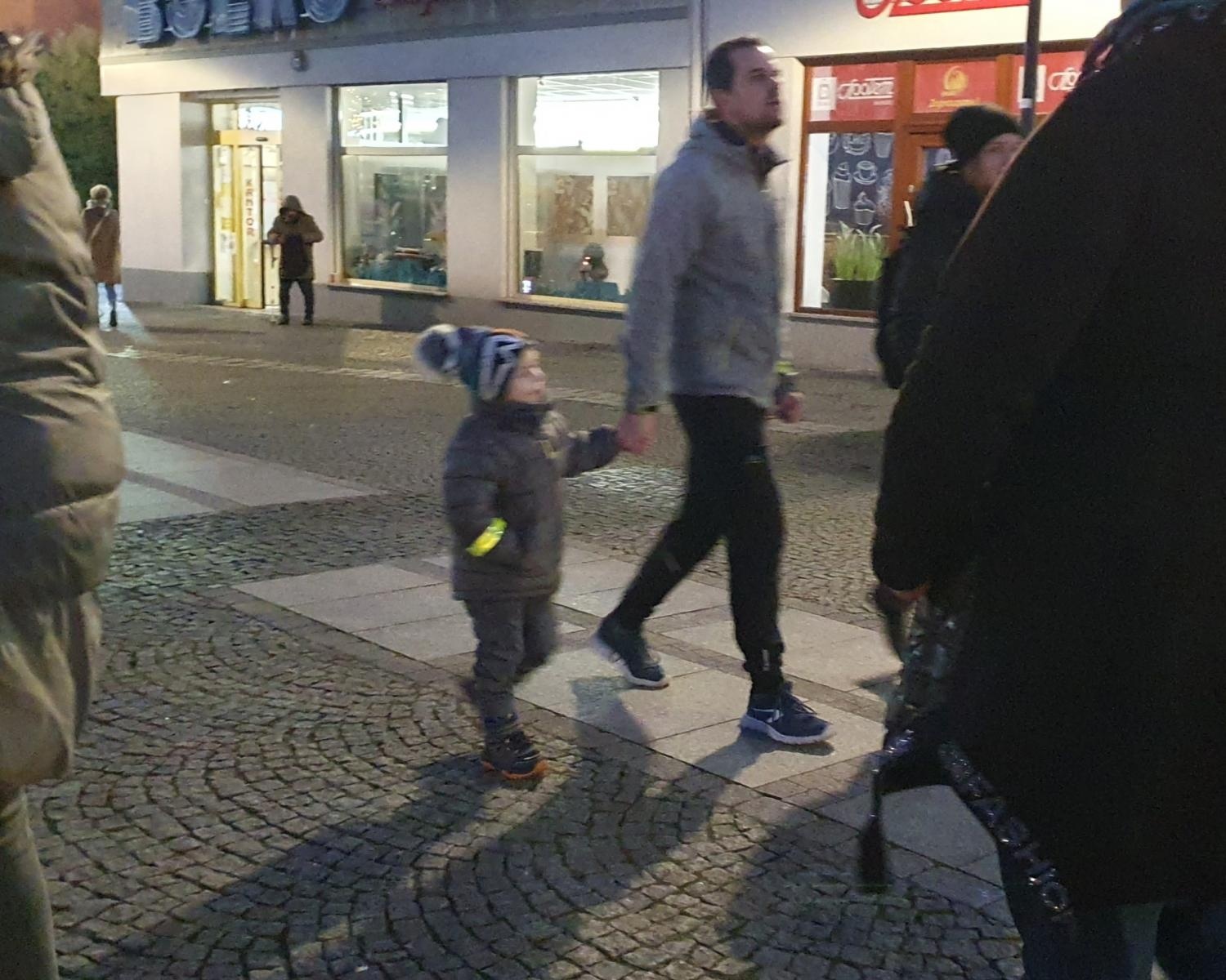 Zdjęcie w galerii na portalu naszraciborz.pl: Działacze Polski 2050 rozdawali odblaski wiadomości z regionu