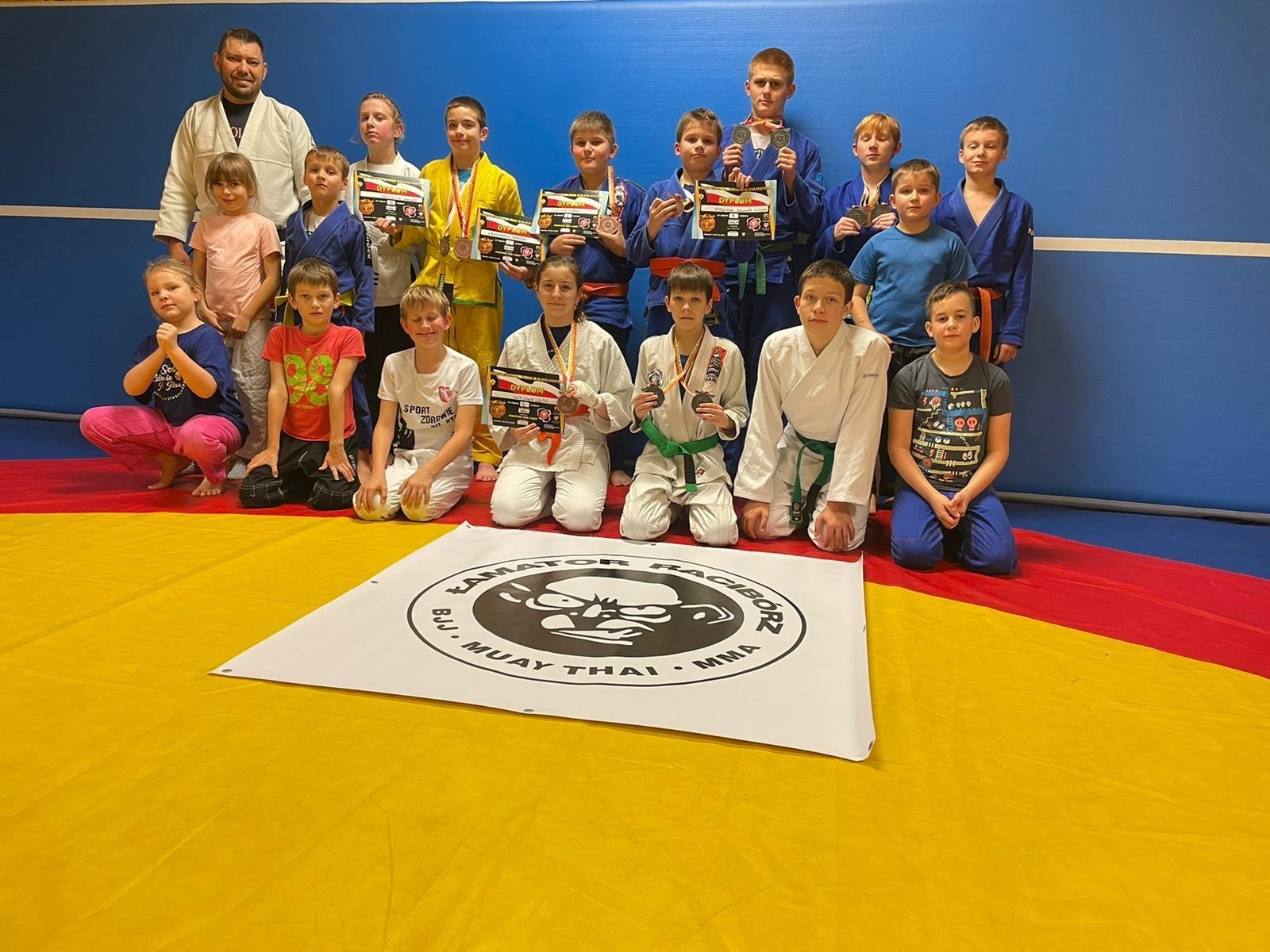 Zdjęcie w galerii na portalu naszraciborz.pl: Łamatorzy z medalami Mistrzostw Polski wiadomości z regionu