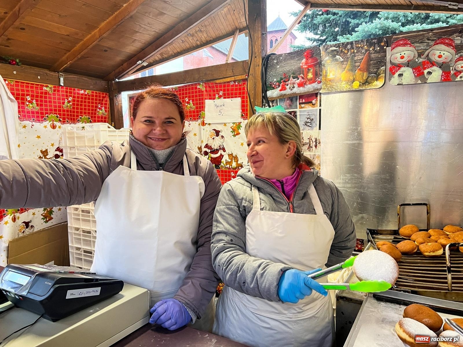 Zdjęcie w galerii na portalu naszraciborz.pl: Ruszył raciborski jarmark bożonarodzeniowy [SPACER WIDEO] wiadomości z regionu