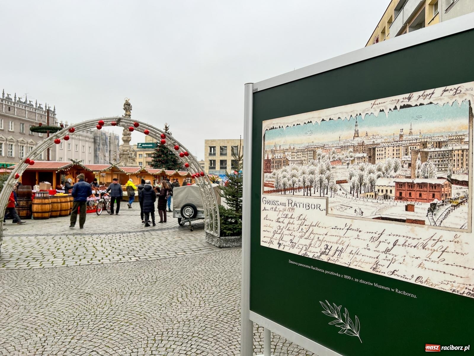 Zdjęcie w galerii na portalu naszraciborz.pl: Ruszył raciborski jarmark bożonarodzeniowy [SPACER WIDEO] wiadomości z regionu