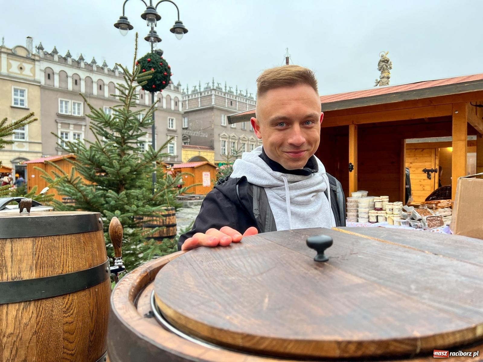 Zdjęcie w galerii na portalu naszraciborz.pl: Ruszył raciborski jarmark bożonarodzeniowy [SPACER WIDEO] wiadomości z regionu