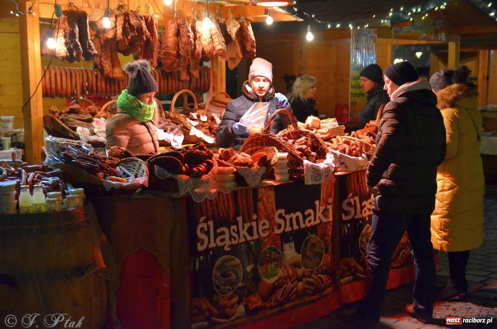 Zdjęcie w galerii na portalu naszraciborz.pl: Raciborski jarmark wieczorową porą [FOTO i WIDEO] wiadomości z regionu