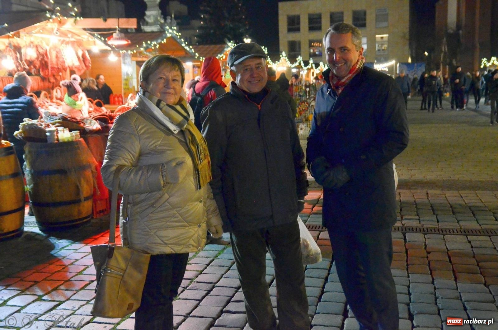 Zdjęcie w galerii na portalu naszraciborz.pl: Raciborski jarmark wieczorową porą [FOTO i WIDEO] wiadomości z regionu