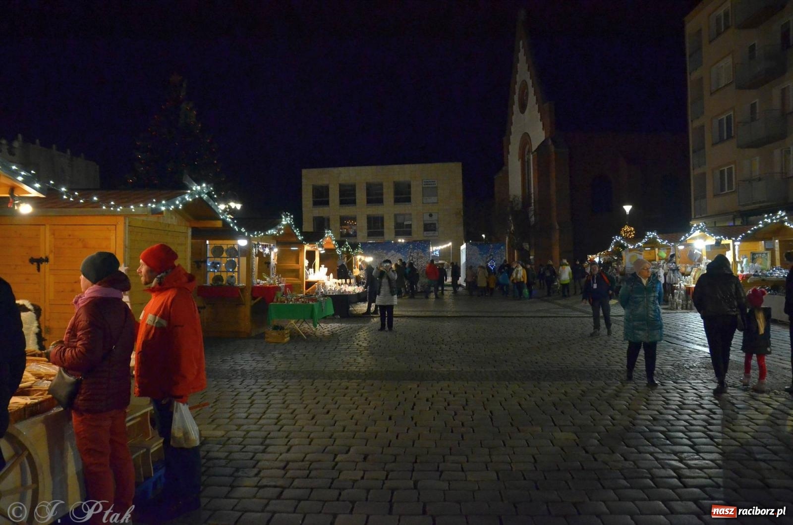 Zdjęcie w galerii na portalu naszraciborz.pl: Raciborski jarmark wieczorową porą [FOTO i WIDEO] wiadomości z regionu