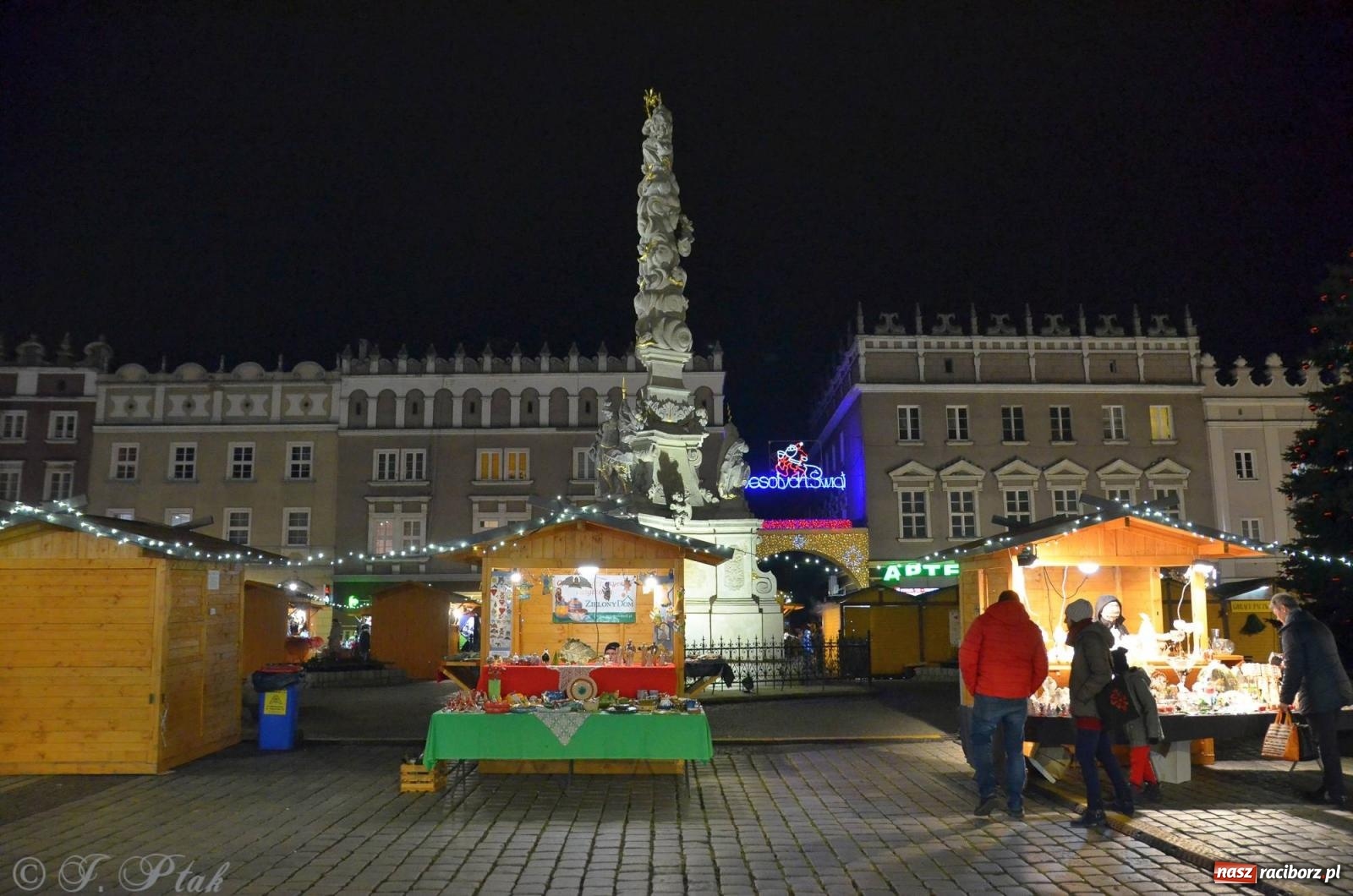 Zdjęcie w galerii na portalu naszraciborz.pl: Raciborski jarmark wieczorową porą [FOTO i WIDEO] wiadomości z regionu