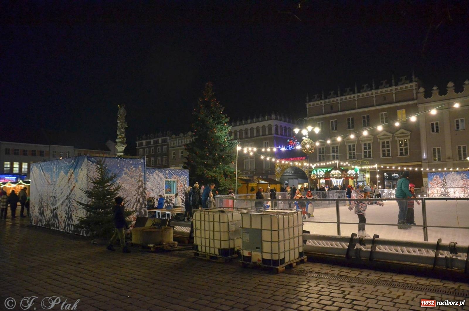Zdjęcie w galerii na portalu naszraciborz.pl: Raciborski jarmark wieczorową porą [FOTO i WIDEO] wiadomości z regionu
