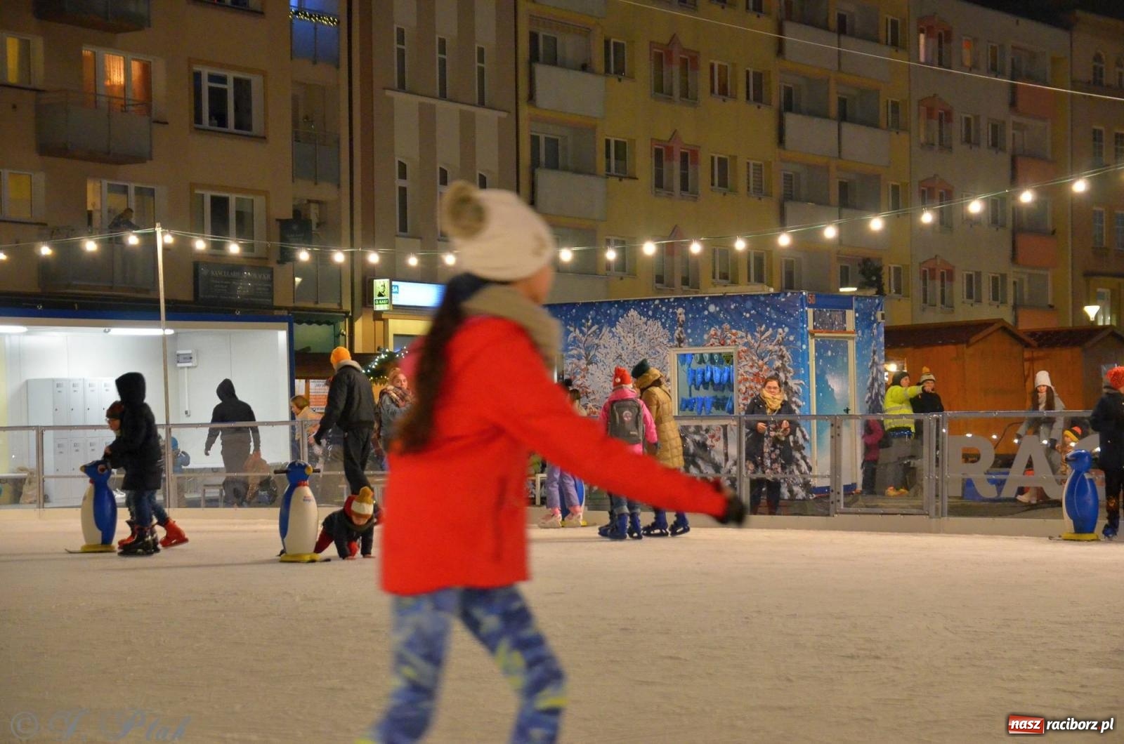 Zdjęcie w galerii na portalu naszraciborz.pl: Raciborski jarmark wieczorową porą [FOTO i WIDEO] wiadomości z regionu