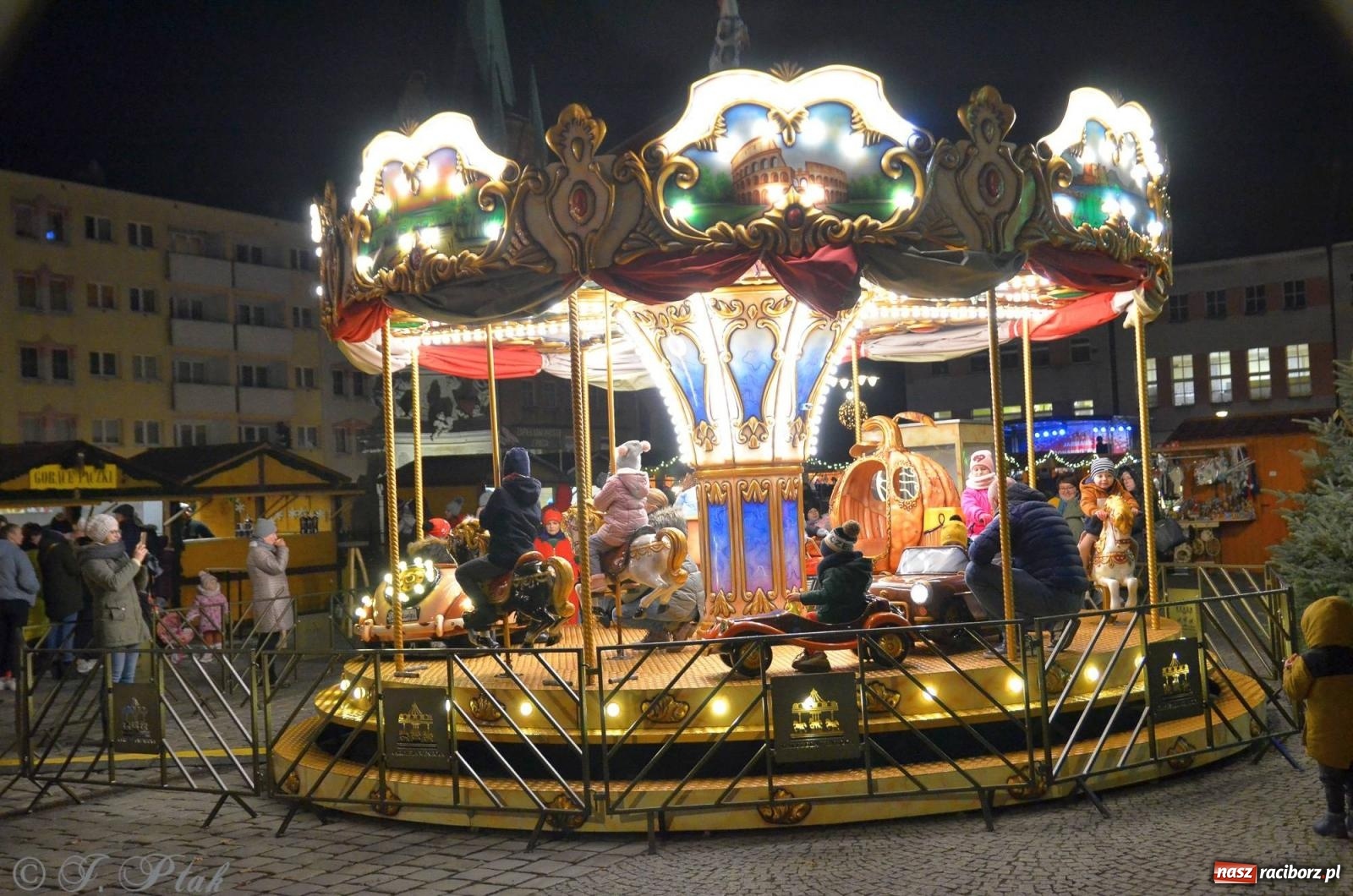 Zdjęcie w galerii na portalu naszraciborz.pl: Raciborski jarmark wieczorową porą [FOTO i WIDEO] wiadomości z regionu