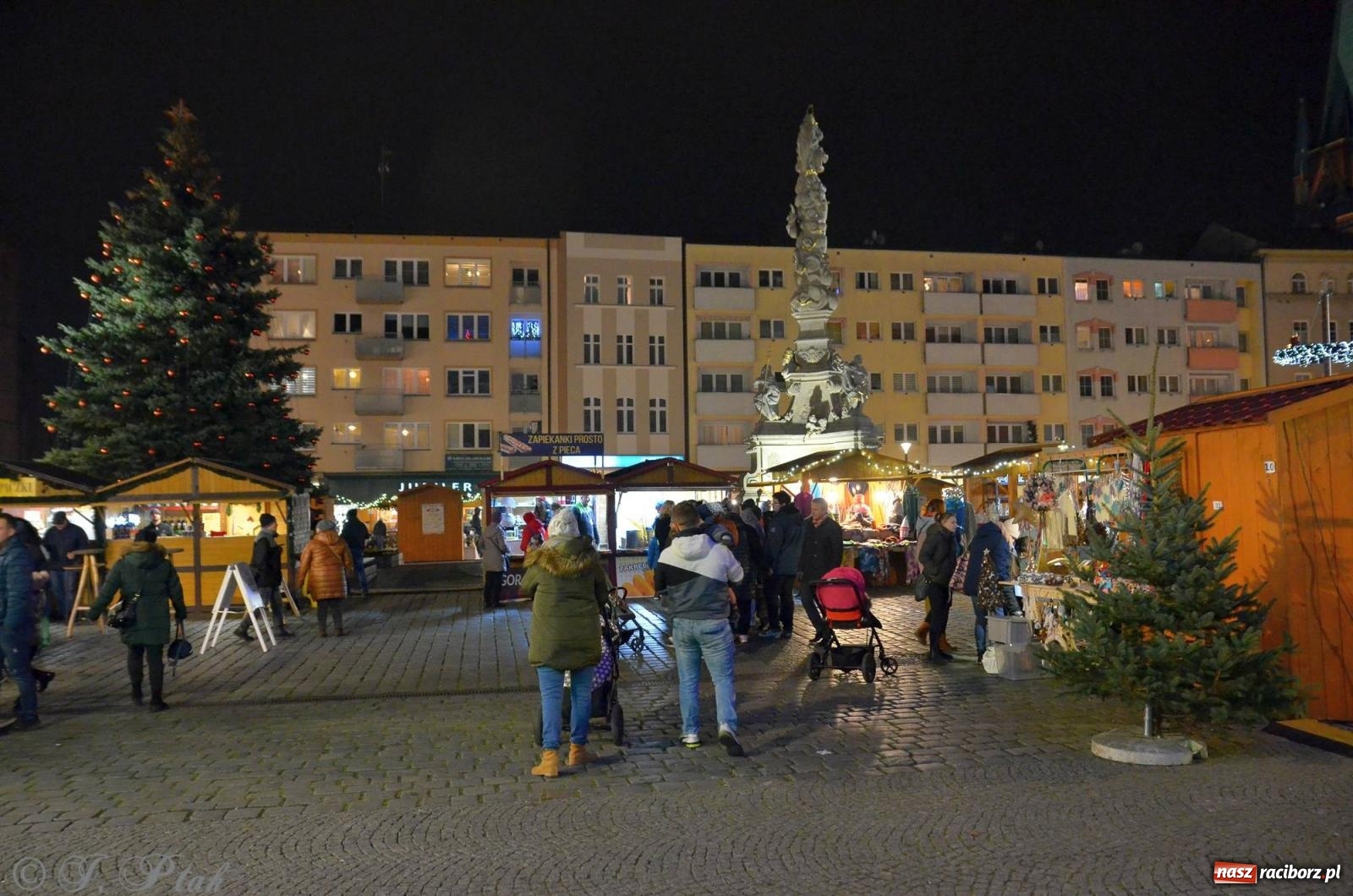 Zdjęcie w galerii na portalu naszraciborz.pl: Raciborski jarmark wieczorową porą [FOTO i WIDEO] wiadomości z regionu