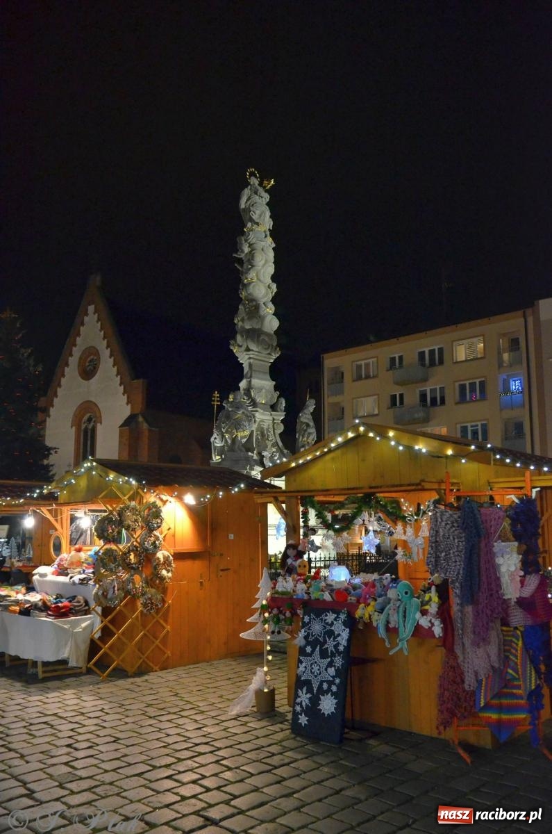 Zdjęcie w galerii na portalu naszraciborz.pl: Raciborski jarmark wieczorową porą [FOTO i WIDEO] wiadomości z regionu