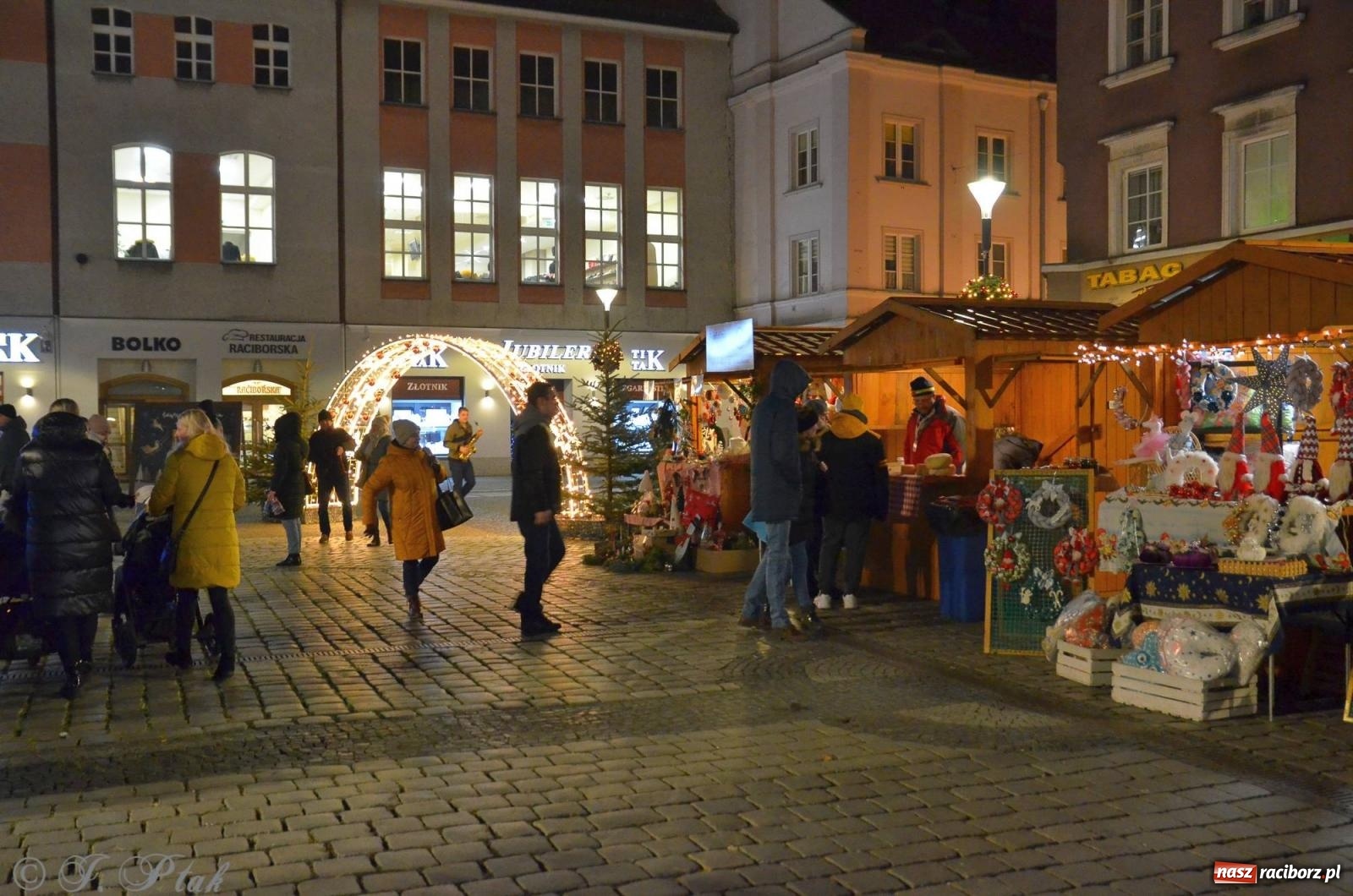 Zdjęcie w galerii na portalu naszraciborz.pl: Raciborski jarmark wieczorową porą [FOTO i WIDEO] wiadomości z regionu