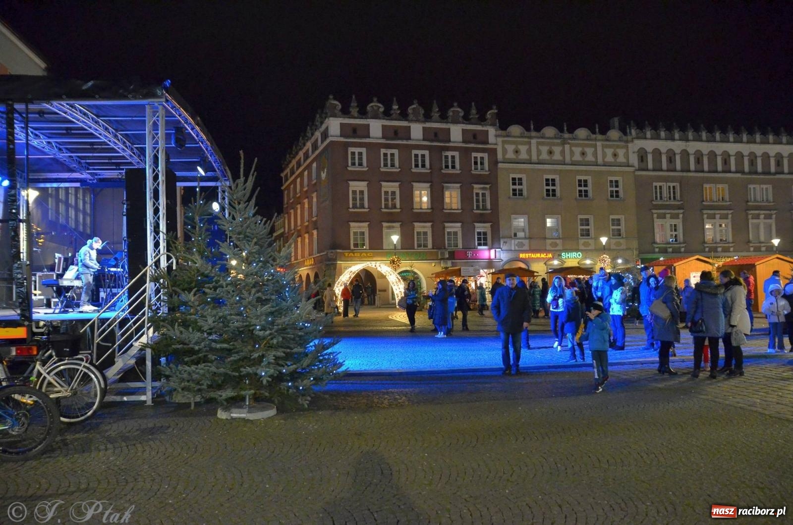 Zdjęcie w galerii na portalu naszraciborz.pl: Raciborski jarmark wieczorową porą [FOTO i WIDEO] wiadomości z regionu