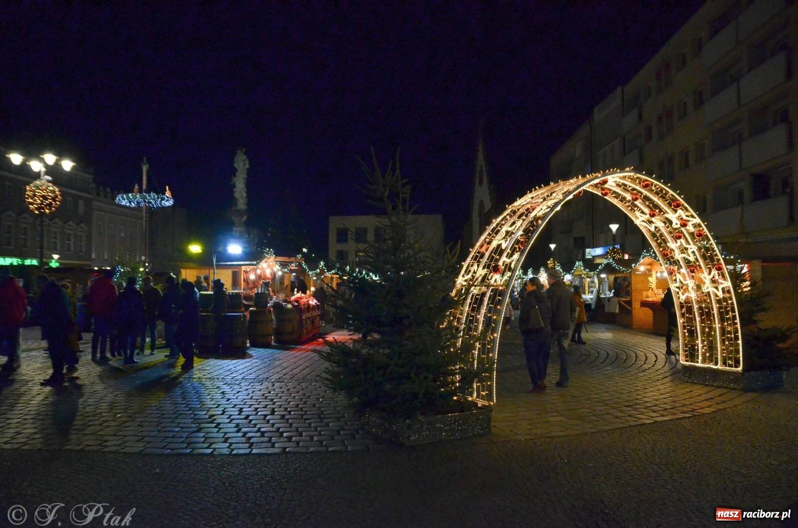 Zdjęcie w galerii na portalu naszraciborz.pl: Raciborski jarmark wieczorową porą [FOTO i WIDEO] wiadomości z regionu