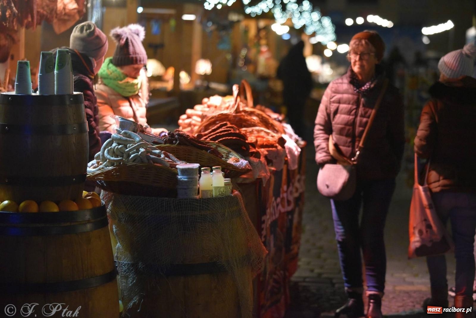 Zdjęcie w galerii na portalu naszraciborz.pl: Raciborski jarmark wieczorową porą [FOTO i WIDEO] wiadomości z regionu