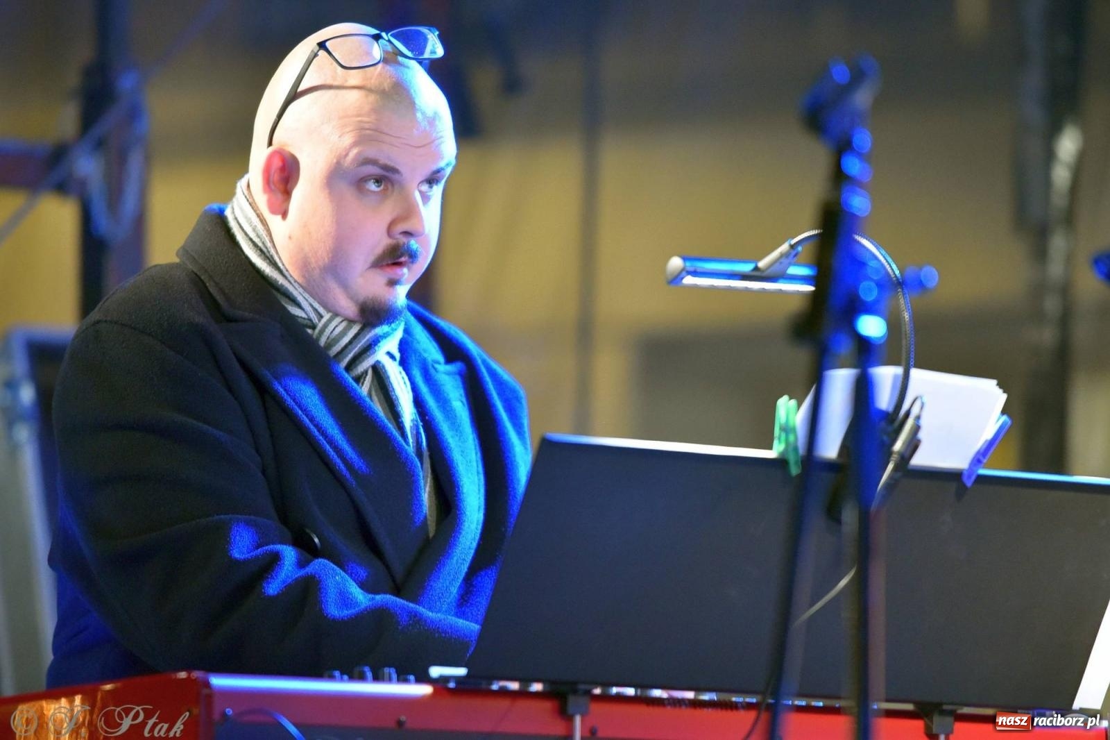 Zdjęcie w galerii na portalu naszraciborz.pl: Raciborski jarmark wieczorową porą [FOTO i WIDEO] wiadomości z regionu