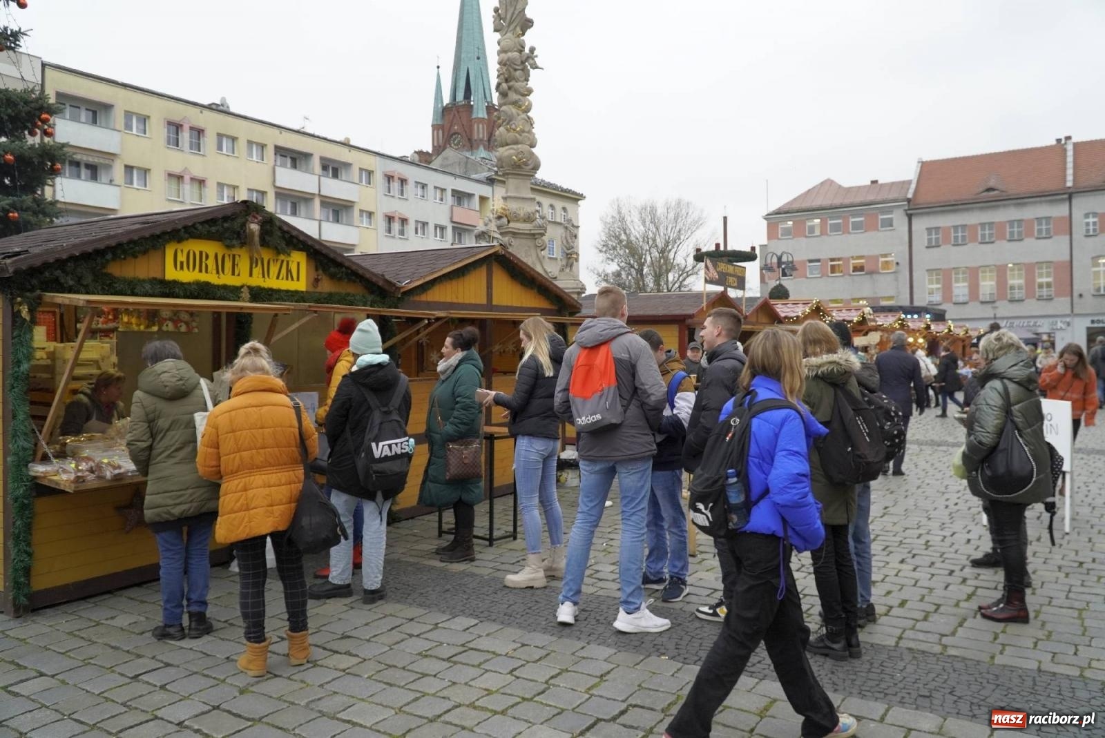 Zdjęcie w galerii na portalu naszraciborz.pl: Raciborski jarmark wieczorową porą [FOTO i WIDEO] wiadomości z regionu
