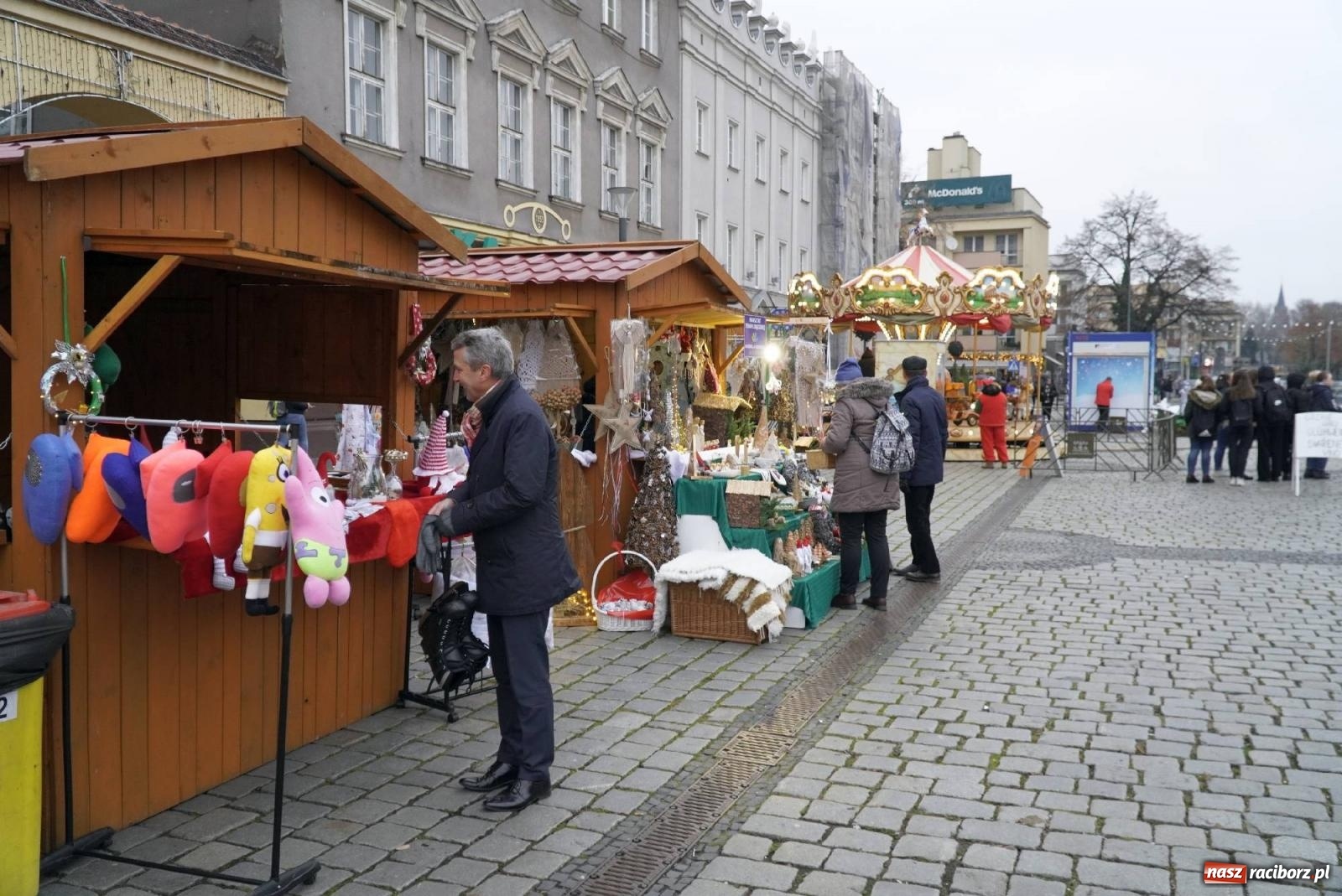 Zdjęcie w galerii na portalu naszraciborz.pl: Raciborski jarmark wieczorową porą [FOTO i WIDEO] wiadomości z regionu