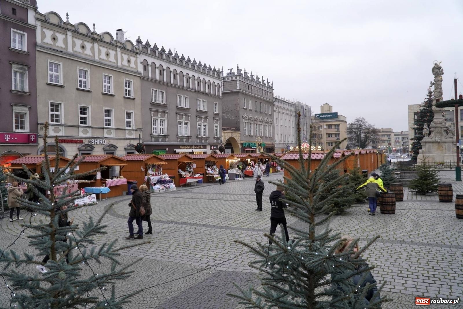 Zdjęcie w galerii na portalu naszraciborz.pl: Raciborski jarmark wieczorową porą [FOTO i WIDEO] wiadomości z regionu