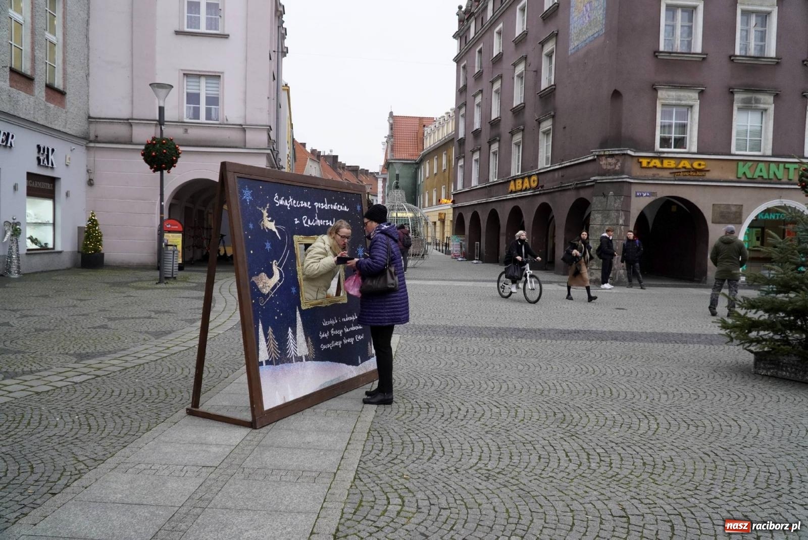 Zdjęcie w galerii na portalu naszraciborz.pl: Raciborski jarmark wieczorową porą [FOTO i WIDEO] wiadomości z regionu
