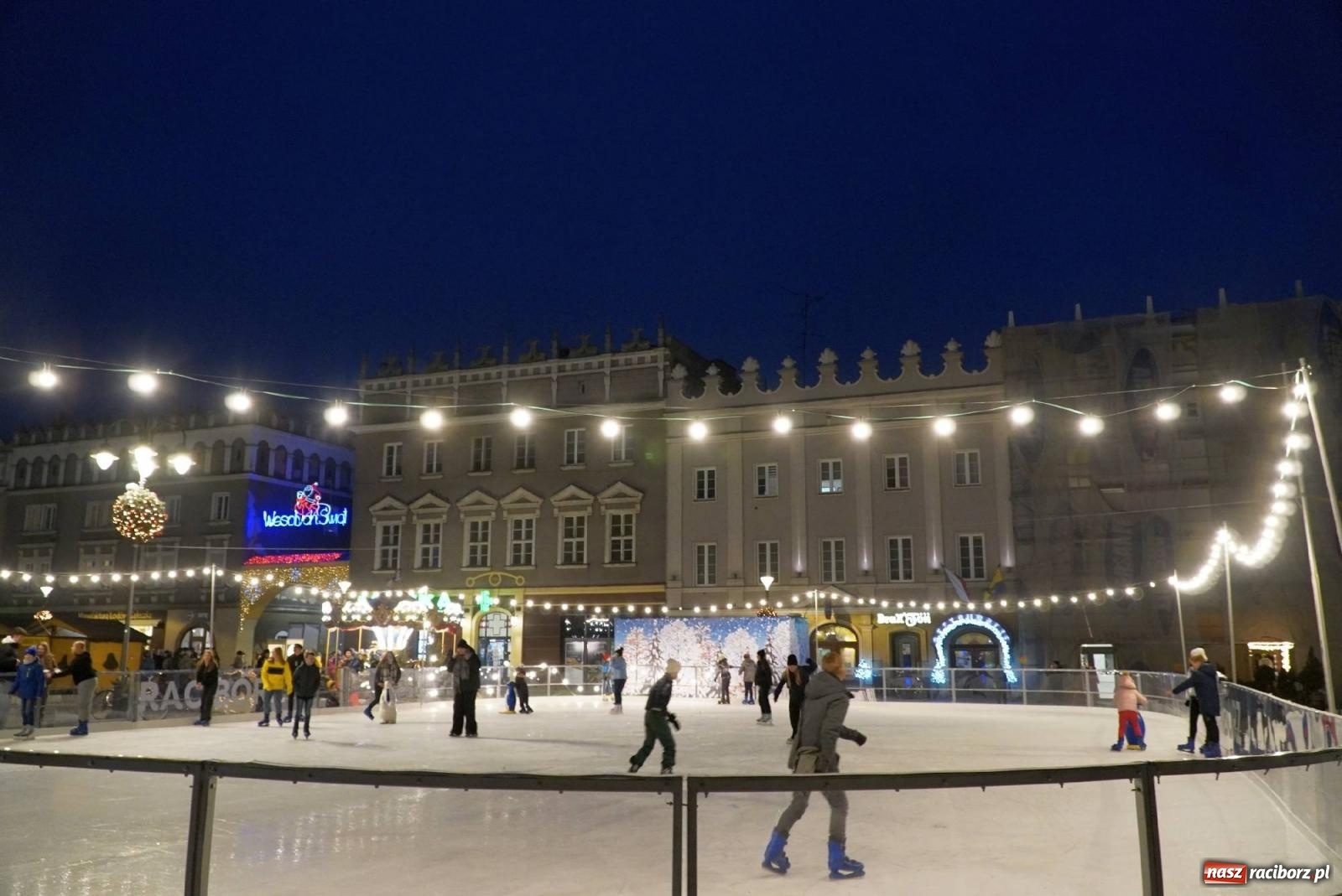Zdjęcie w galerii na portalu naszraciborz.pl: Raciborski jarmark wieczorową porą [FOTO i WIDEO] wiadomości z regionu
