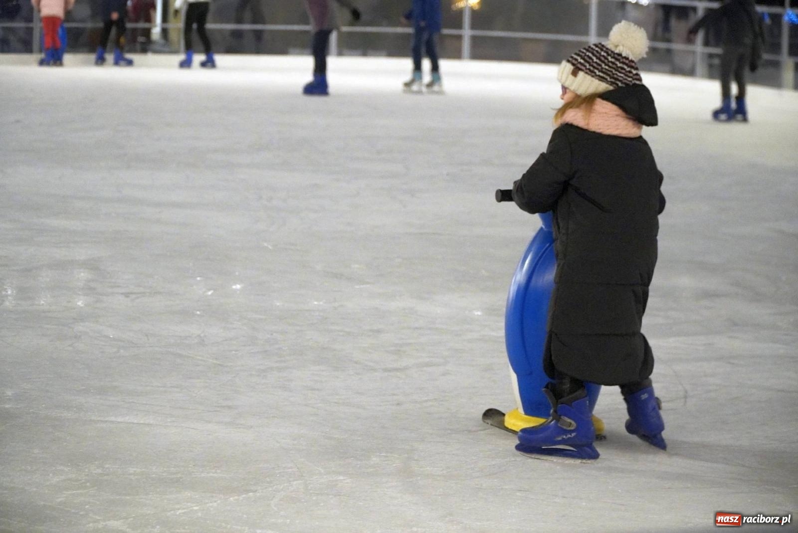 Zdjęcie w galerii na portalu naszraciborz.pl: Raciborski jarmark wieczorową porą [FOTO i WIDEO] wiadomości z regionu