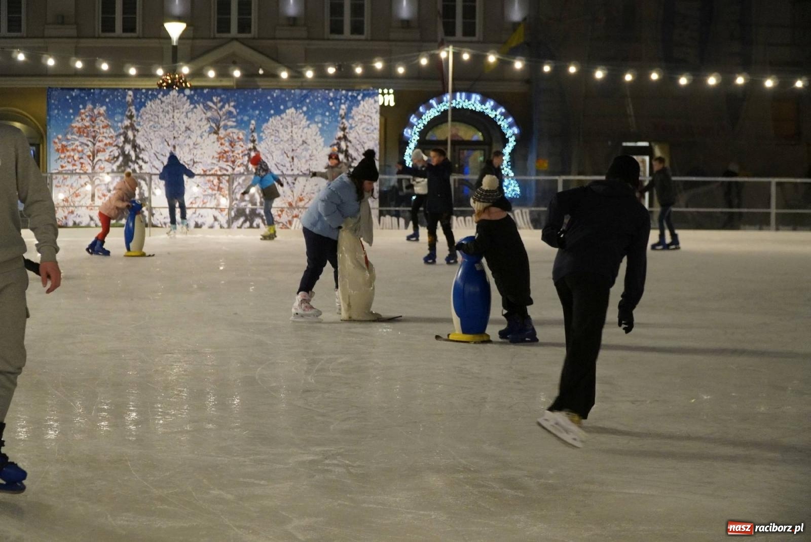 Zdjęcie w galerii na portalu naszraciborz.pl: Raciborski jarmark wieczorową porą [FOTO i WIDEO] wiadomości z regionu