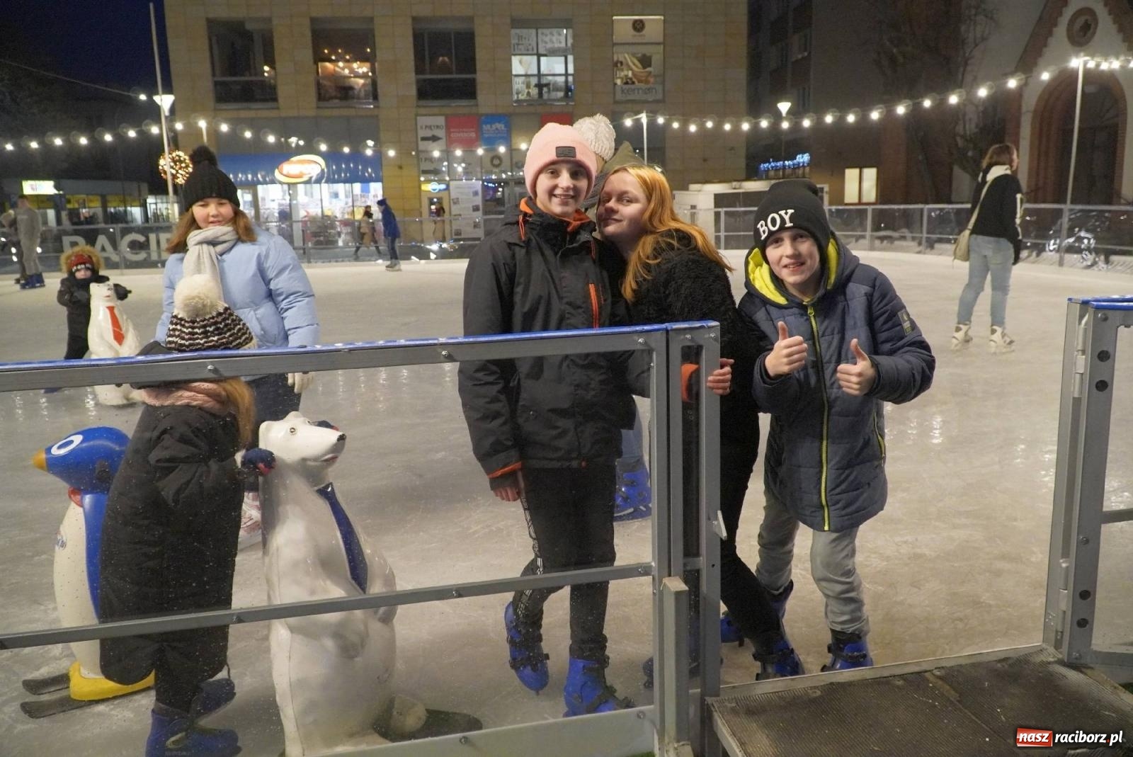 Zdjęcie w galerii na portalu naszraciborz.pl: Raciborski jarmark wieczorową porą [FOTO i WIDEO] wiadomości z regionu