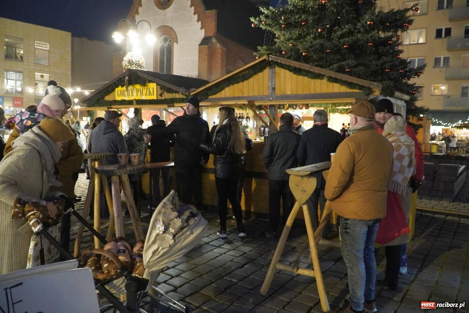 Zdjęcie w galerii na portalu naszraciborz.pl: Raciborski jarmark wieczorową porą [FOTO i WIDEO] wiadomości z regionu