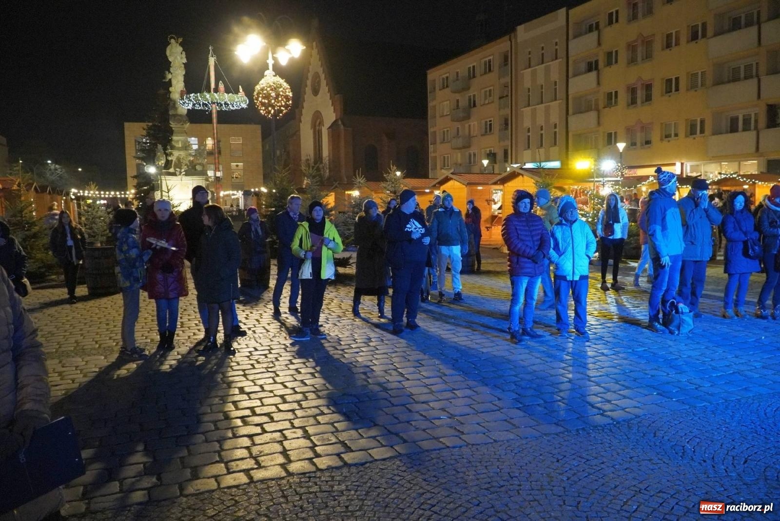 Zdjęcie w galerii na portalu naszraciborz.pl: Raciborski jarmark wieczorową porą [FOTO i WIDEO] wiadomości z regionu