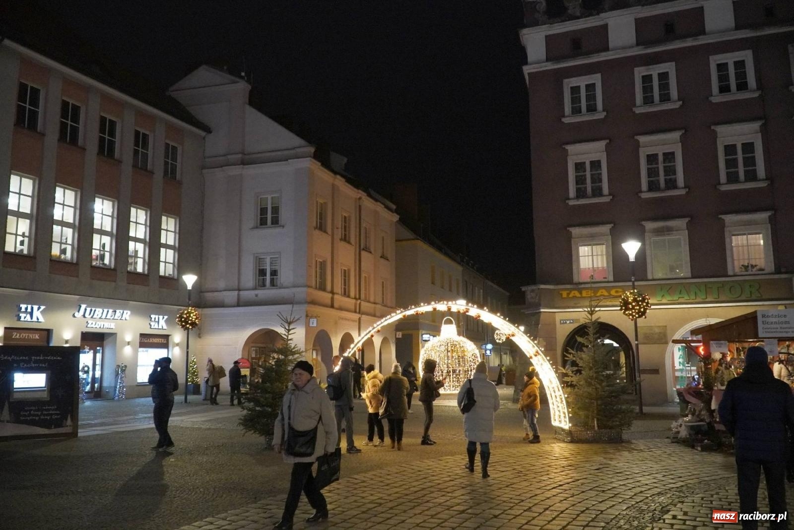 Zdjęcie w galerii na portalu naszraciborz.pl: Raciborski jarmark wieczorową porą [FOTO i WIDEO] wiadomości z regionu