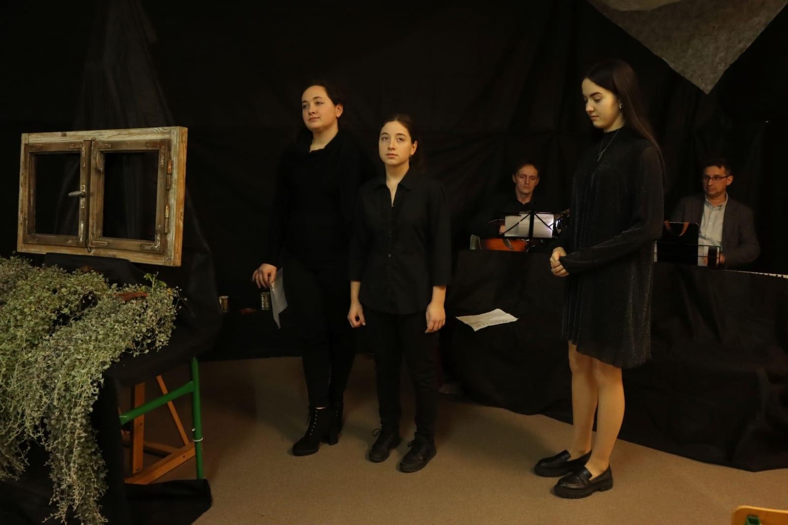 Zdjęcie w galerii na portalu naszraciborz.pl: Wieczór poezji w szkole w Krzyżanowicach wiadomości z regionu