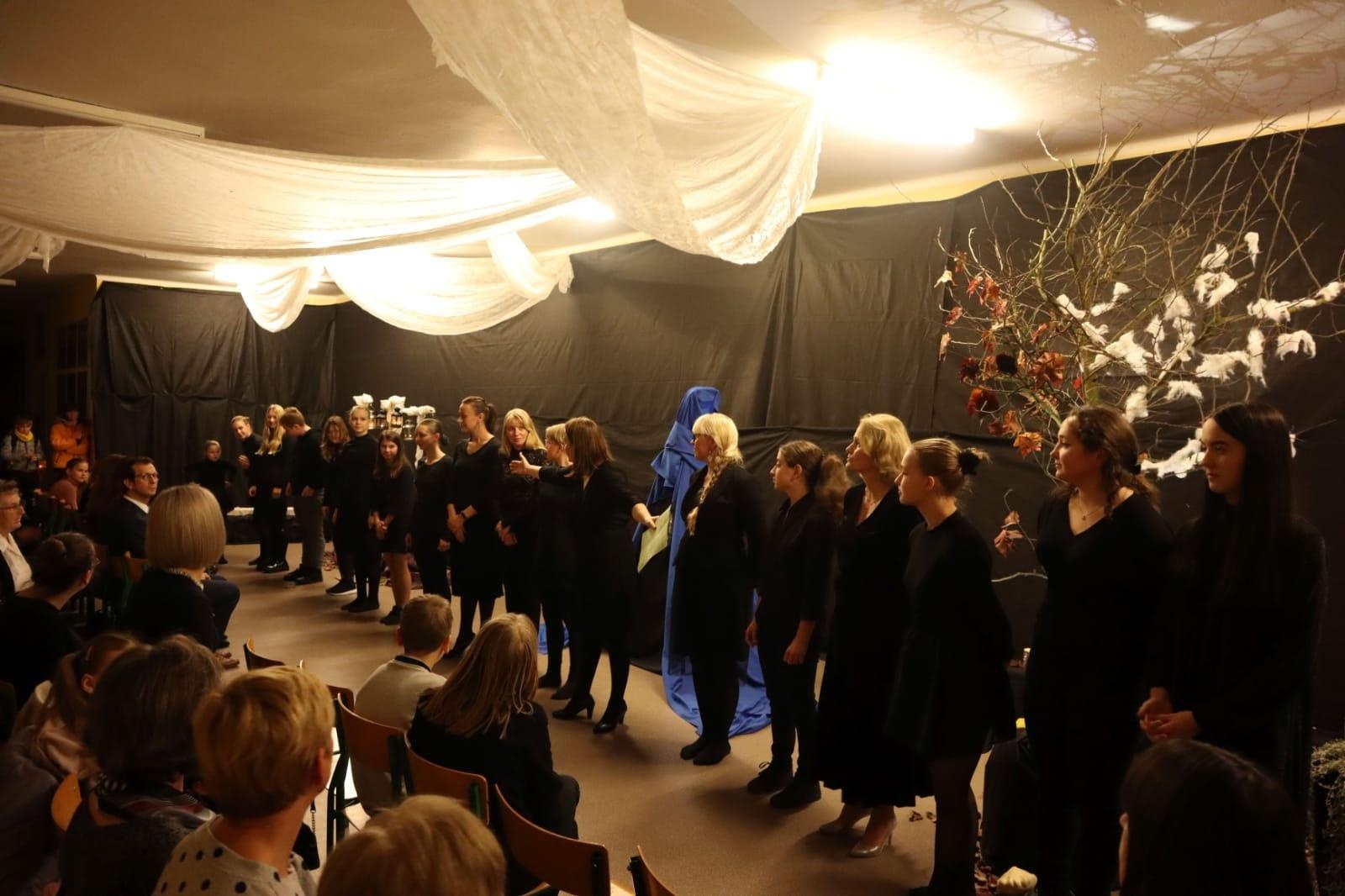 Zdjęcie w galerii na portalu naszraciborz.pl: Wieczór poezji w szkole w Krzyżanowicach wiadomości z regionu