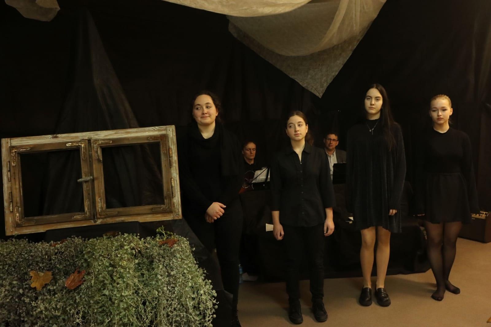 Zdjęcie w galerii na portalu naszraciborz.pl: Wieczór poezji w szkole w Krzyżanowicach wiadomości z regionu