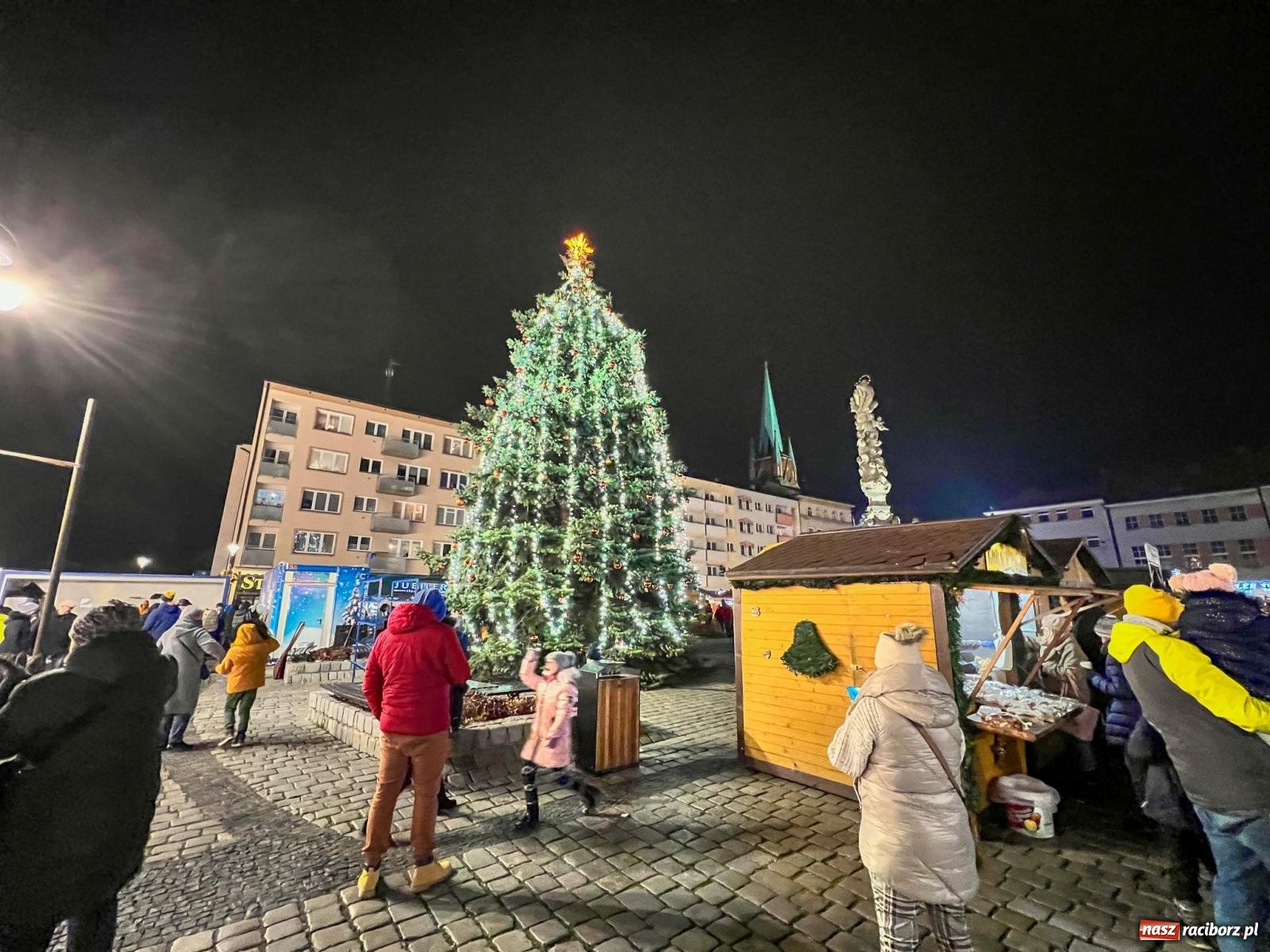 Zdjęcie w galerii na portalu naszraciborz.pl: Moczka od Jabłonek, karoca i rozświetlona choinka wiadomości z regionu