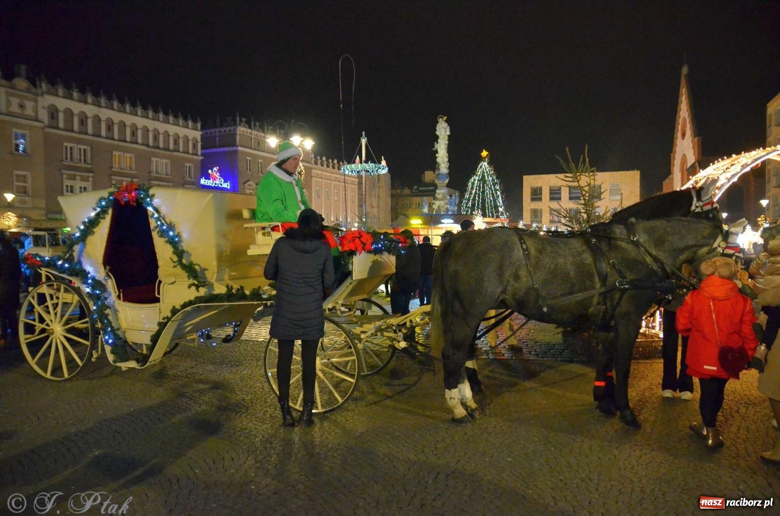 Zdjęcie w galerii na portalu naszraciborz.pl: Moczka od Jabłonek, karoca i rozświetlona choinka wiadomości z regionu