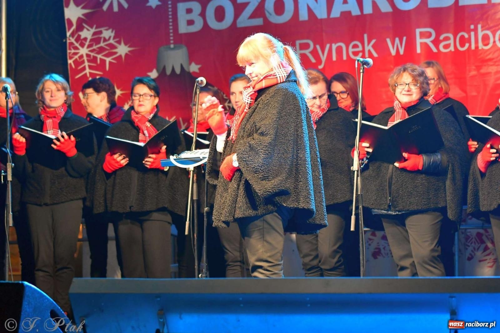 Zdjęcie w galerii na portalu naszraciborz.pl: Moczka od Jabłonek, karoca i rozświetlona choinka wiadomości z regionu