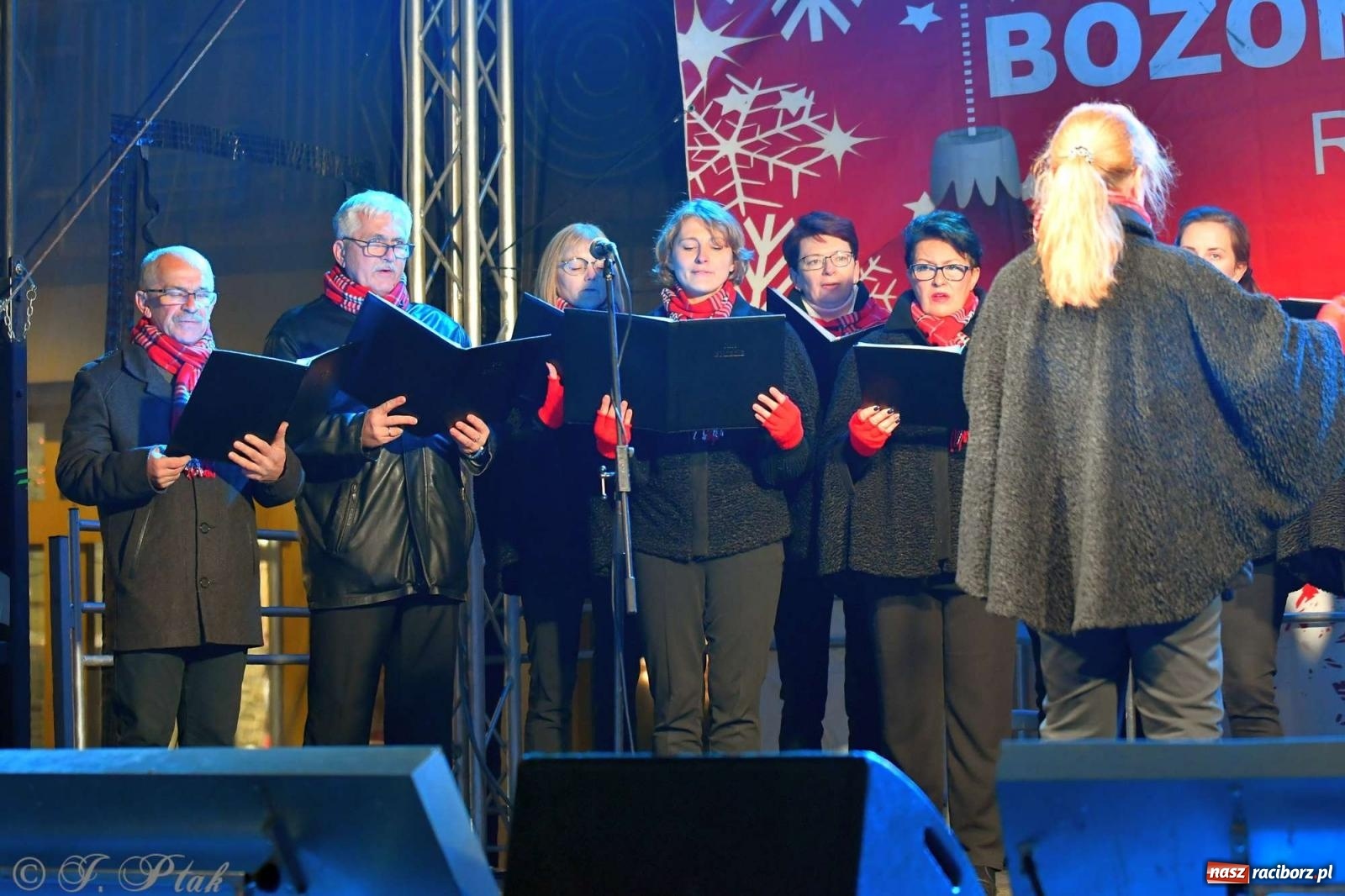 Zdjęcie w galerii na portalu naszraciborz.pl: Moczka od Jabłonek, karoca i rozświetlona choinka wiadomości z regionu
