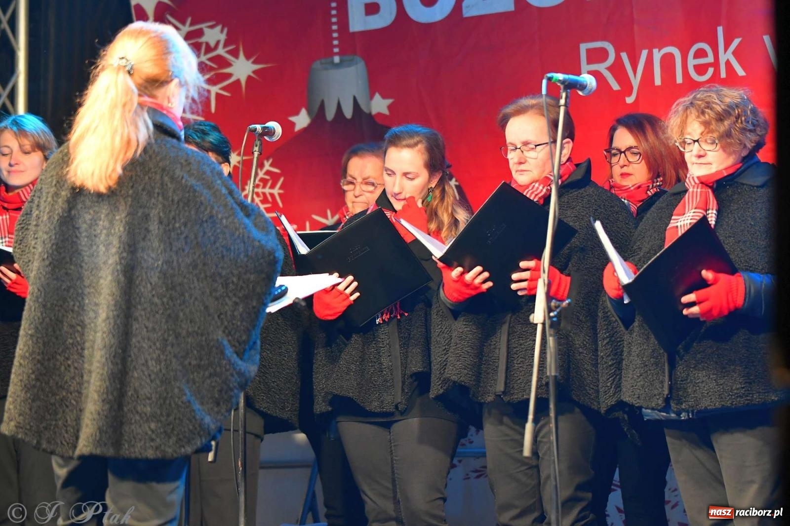 Zdjęcie w galerii na portalu naszraciborz.pl: Moczka od Jabłonek, karoca i rozświetlona choinka wiadomości z regionu