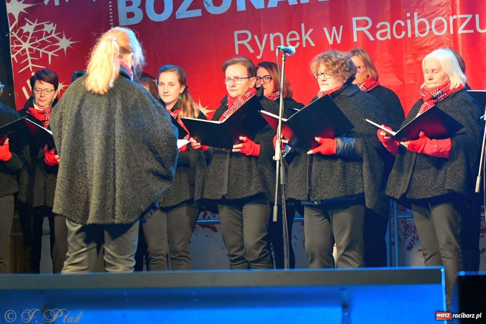 Zdjęcie w galerii na portalu naszraciborz.pl: Moczka od Jabłonek, karoca i rozświetlona choinka wiadomości z regionu