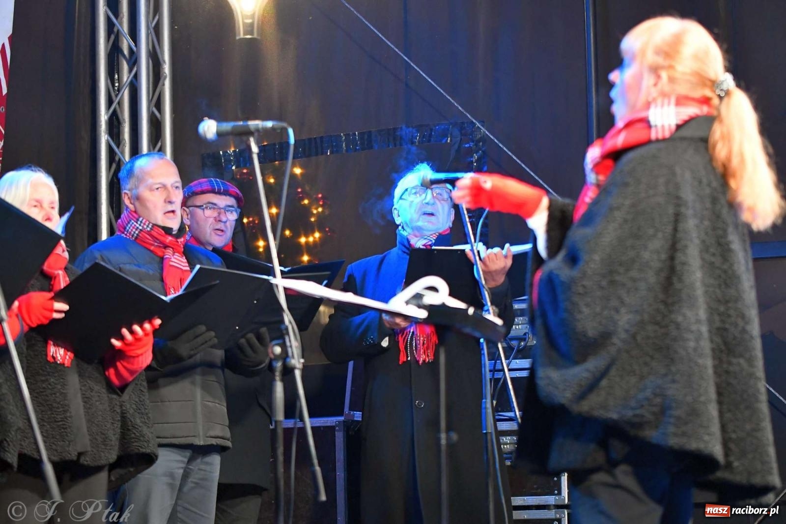 Zdjęcie w galerii na portalu naszraciborz.pl: Moczka od Jabłonek, karoca i rozświetlona choinka wiadomości z regionu