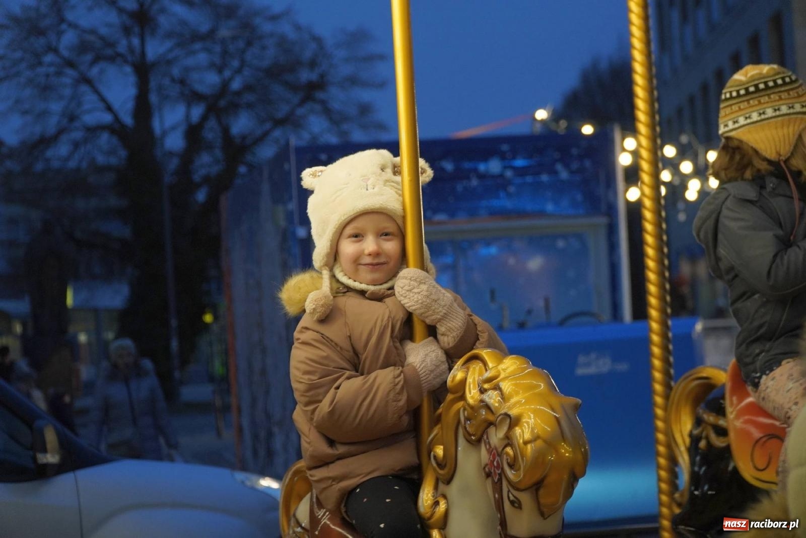 Zdjęcie w galerii na portalu naszraciborz.pl: Moczka od Jabłonek, karoca i rozświetlona choinka wiadomości z regionu