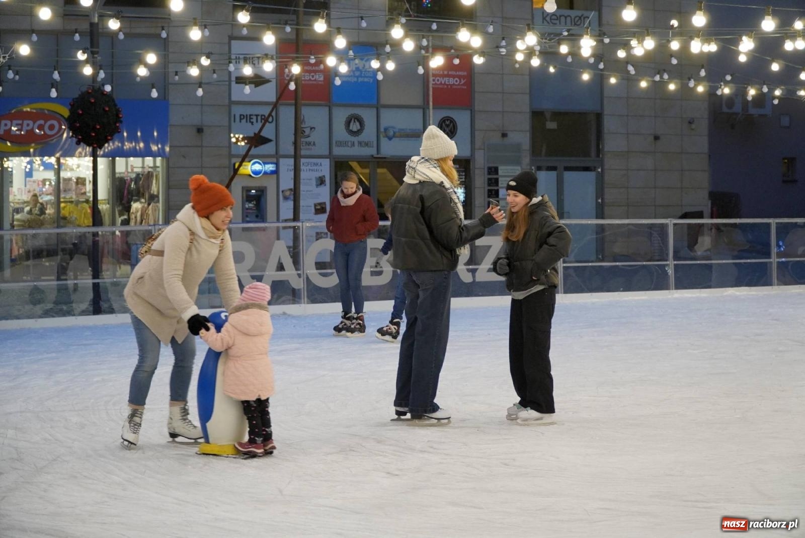 Zdjęcie w galerii na portalu naszraciborz.pl: Moczka od Jabłonek, karoca i rozświetlona choinka wiadomości z regionu