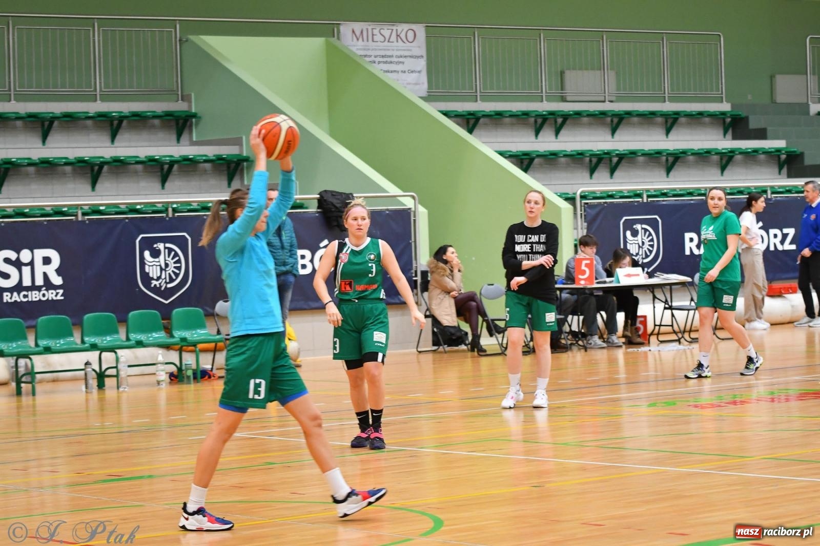 Zdjęcie w galerii na portalu naszraciborz.pl: Koszykówka. Zdecydowała druga kwarta [FOTO] wiadomości z regionu