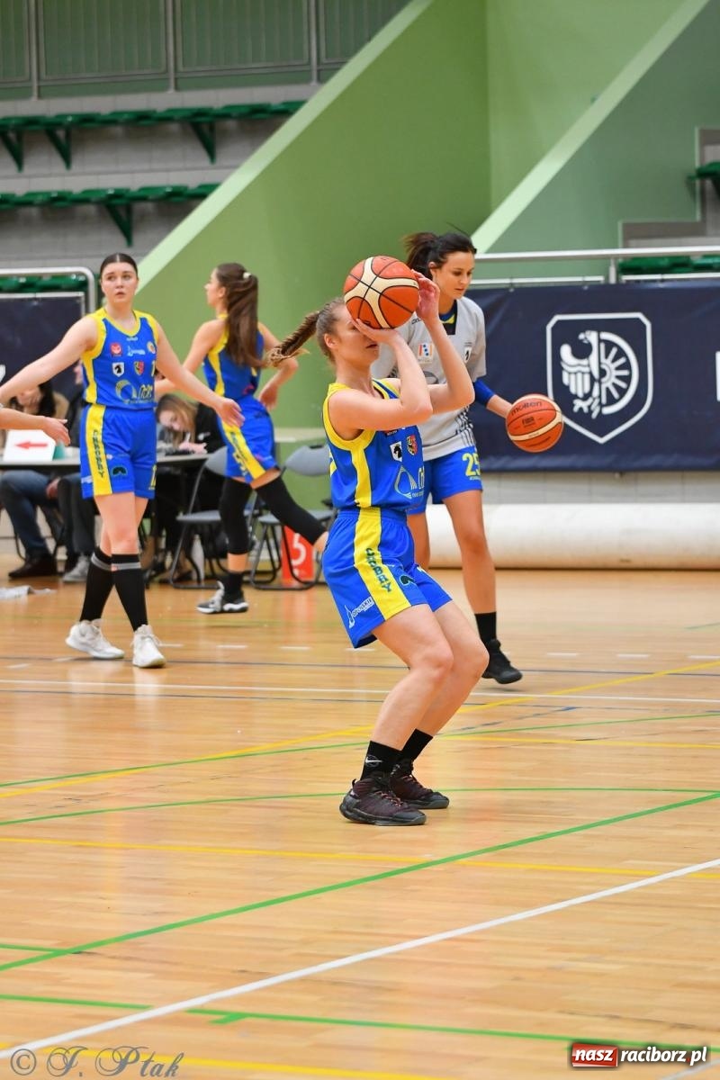 Zdjęcie w galerii na portalu naszraciborz.pl: Koszykówka. Zdecydowała druga kwarta [FOTO] wiadomości z regionu