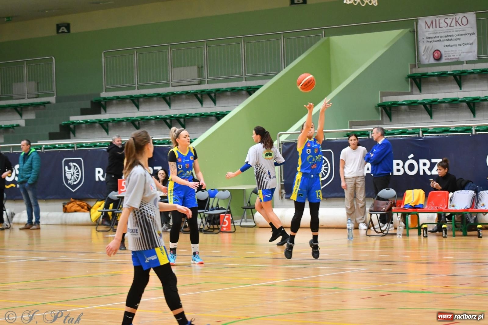 Zdjęcie w galerii na portalu naszraciborz.pl: Koszykówka. Zdecydowała druga kwarta [FOTO] wiadomości z regionu