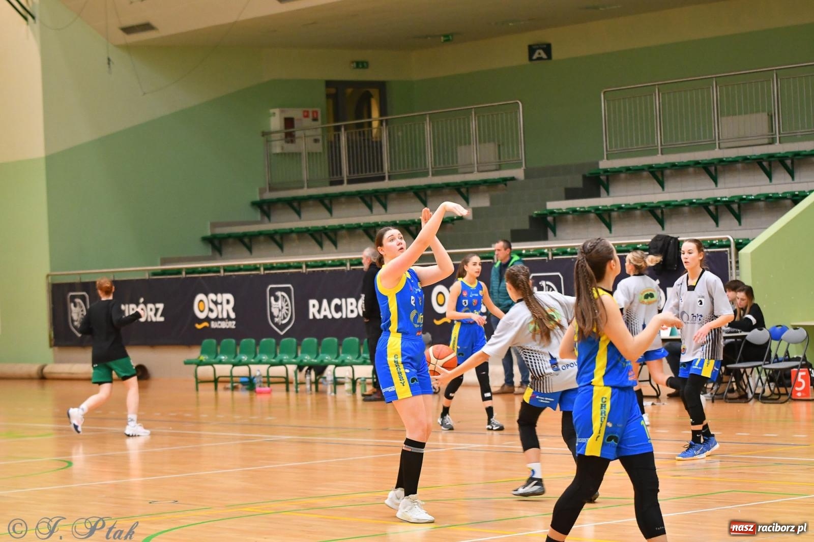 Zdjęcie w galerii na portalu naszraciborz.pl: Koszykówka. Zdecydowała druga kwarta [FOTO] wiadomości z regionu