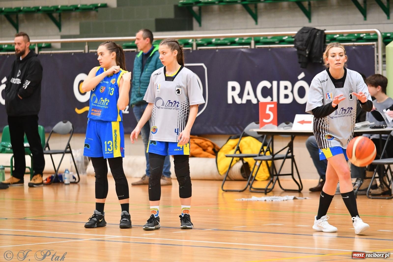 Zdjęcie w galerii na portalu naszraciborz.pl: Koszykówka. Zdecydowała druga kwarta [FOTO] wiadomości z regionu